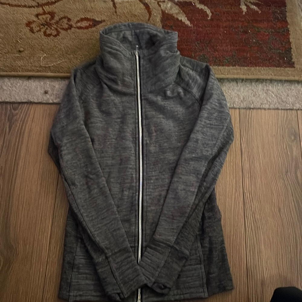 Lululemon Radiant Jacket. Heathered Gray. Size 4